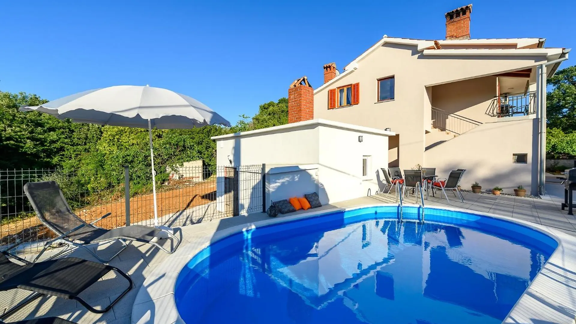 Apartments With A Swimming Pool Labin - 23022