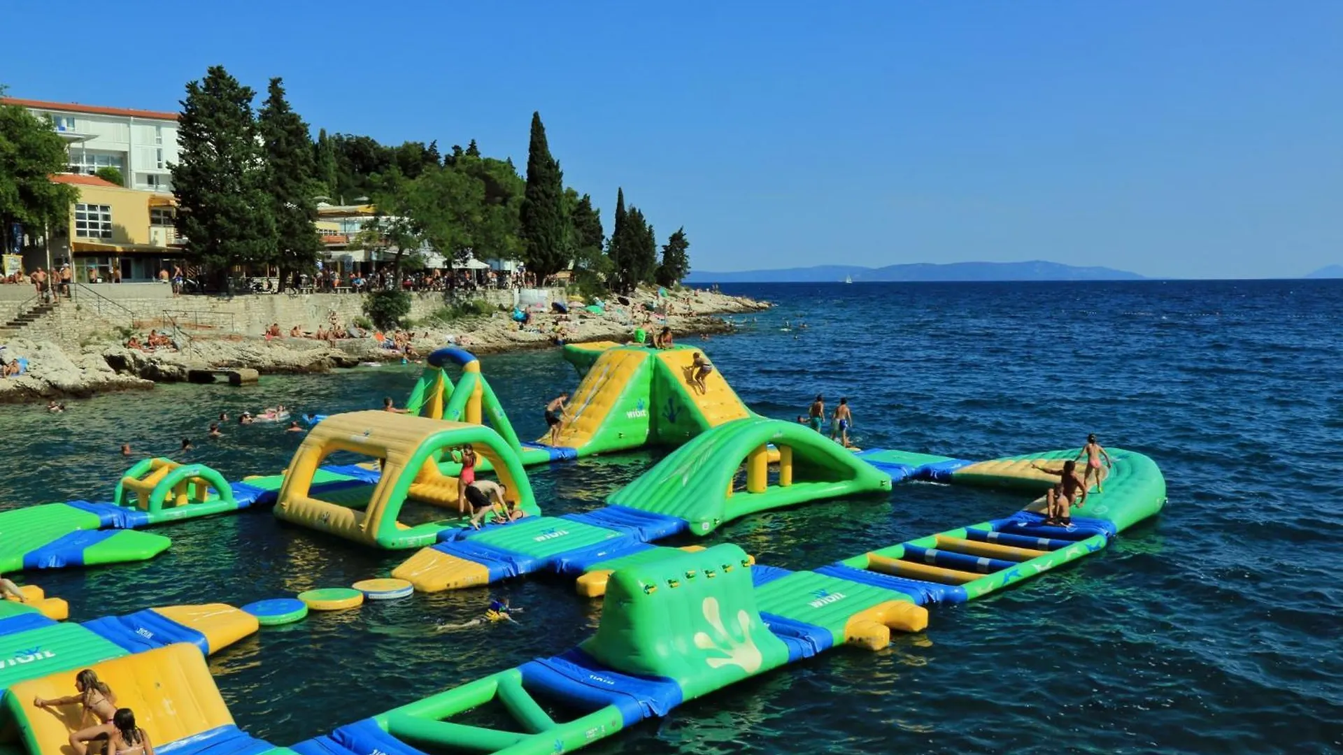 Apartments With A Swimming Pool Labin - 23022